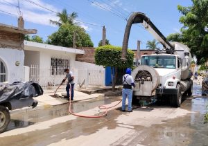 Por prevención y ante las lluvias, JUMAPAM duplica maniobras de desazolve al alcantarillado