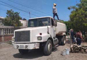JUMAPAM complementa con pipas el abasto de agua en la Isla de la Piedra