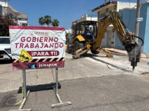 JUMAPAM rehabilita y desazolva redes de alcantarillado de manera simultánea