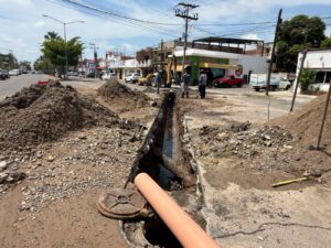 JUMAPAM atiende de manera simultánea redes de agua potable y alcantarillado en la avenida Gutiérrez Nájera