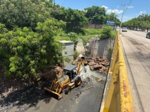 JUMAPAM atiende de manera inmediata daño en infraestructura de alcantarillado en la zona de Jabalines
