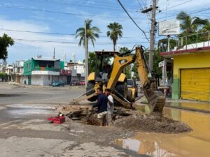 JUMAPAM efectúa diferentes reparaciones en la red de agua para restablecer abasto en el Centro y colonias aledañas