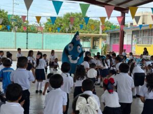 JUMAPAM lleva educación ambiental y diversión con Tita la Gotita al Kínder Ángela Peralta