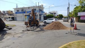 JUMAPAM rehabilita red de alcantarillado en la Avenida del Delfín