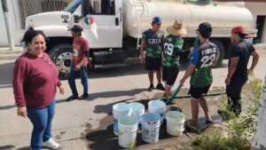 JUMAPAM realiza maniobras para reactivar pozo de El Roble; pipas realizan 21 viajes para repartir agua