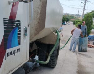 JUMAPAM abastece a El Roble con pipas, mientras reactiva pozo de extracción