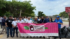 JUMAPAMretira 280 costales de basura, durante la jornada 49 de «Mazatlán te quiero limpio» en Salvador Allende