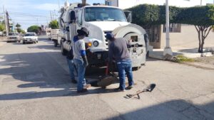 JUMAPAM atiende derrame de aguas residuales en el Infonavit Playas