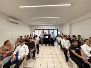 JUMAPAM capacita a personal de restaurante para prevenir daños al alcantarillado