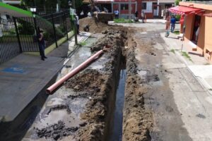 JUMAPAM repara socavón en el fraccionamiento San Joaquín