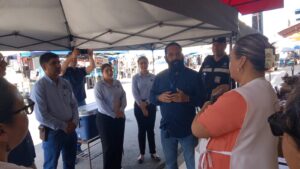 Gobierno de Mazatlán y comerciantes de venta de productos pesqueros acuerdan estrategias para atender problemas de aguas residuales